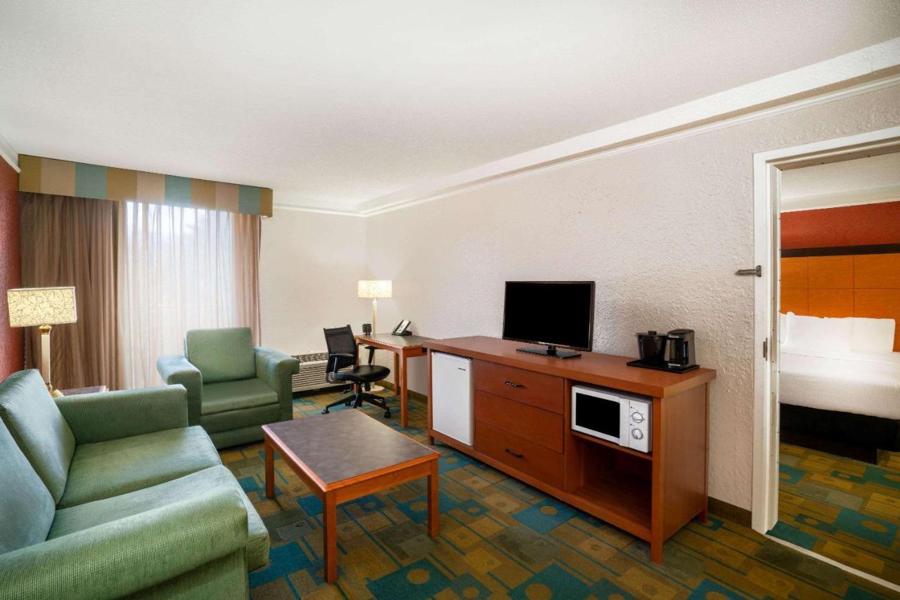 La Quinta By Wyndham Nashville Airport/Opryland Zewnętrze zdjęcie